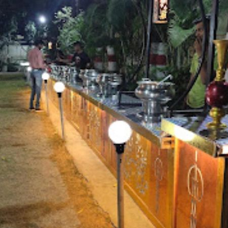 Hotel Blue Paradise Chandrapur Exteriör bild