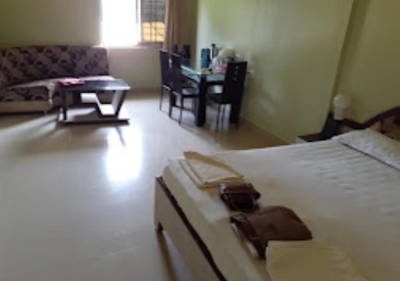 Hotel Blue Paradise Chandrapur Exteriör bild
