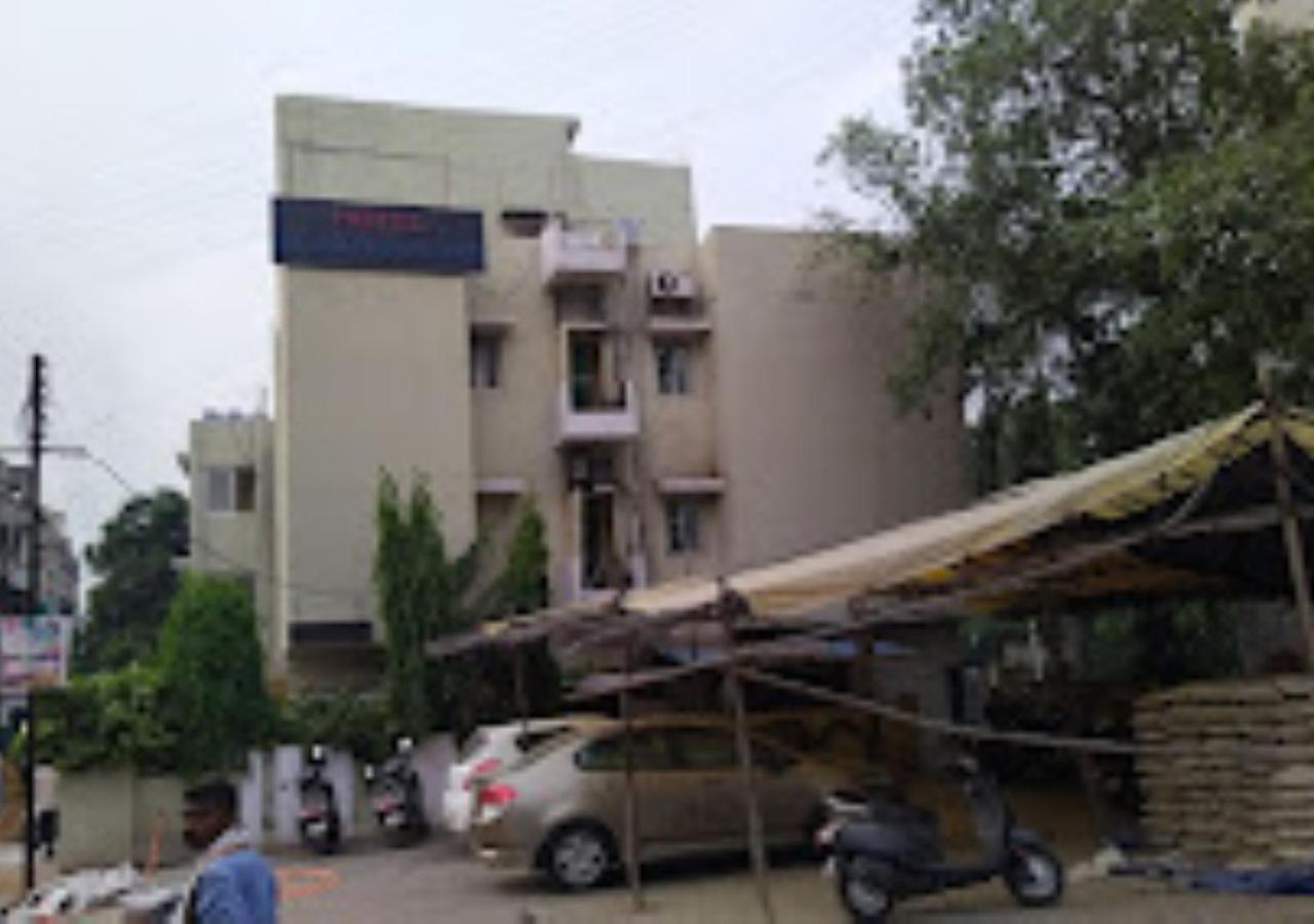 Hotel Blue Paradise Chandrapur Exteriör bild