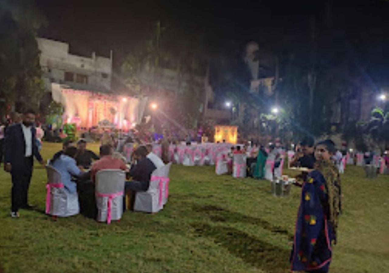 Hotel Blue Paradise Chandrapur Exteriör bild