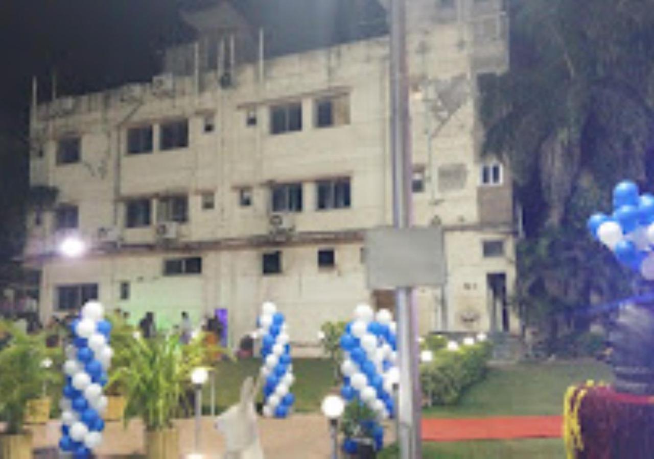 Hotel Blue Paradise Chandrapur Exteriör bild